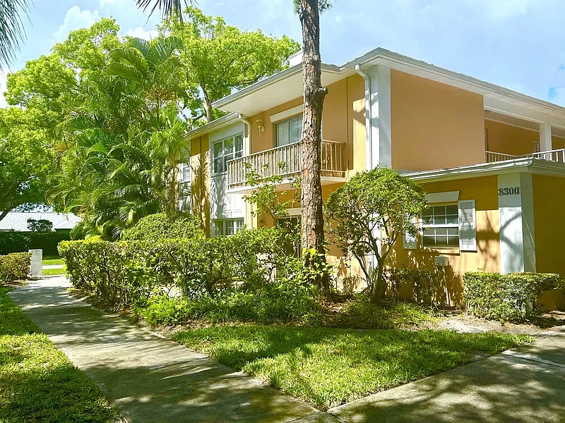 2 bed, 2.0 bath, 995 sqft, $1,795 — Photo 2