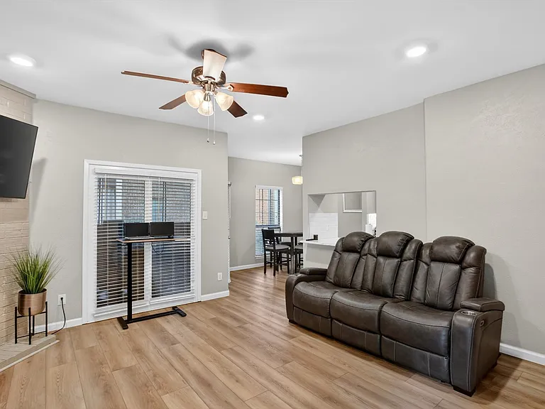 1106 Quail Valley Ln #120 — Photo 3