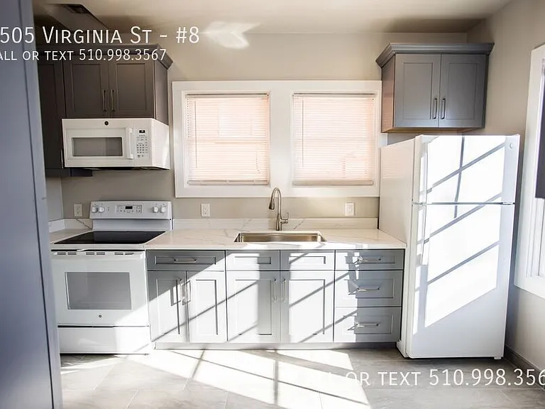 2505 Virginia St #8 — Photo 8