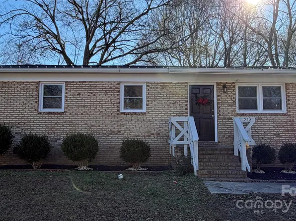 513 E Holly St, Dallas, NC 28034