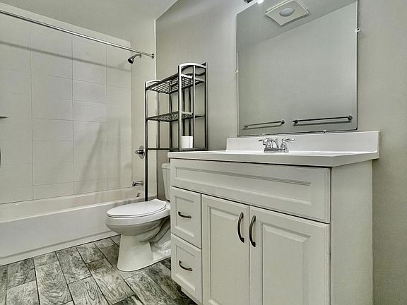 5th image of 36 Poningo St Floor 2