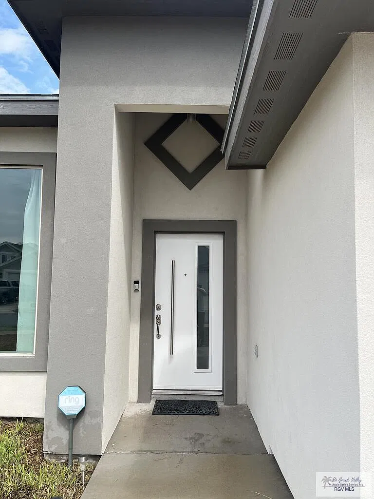 3 bed, 2.5 bath, 1361 sqft, $1,700 — Photo 3