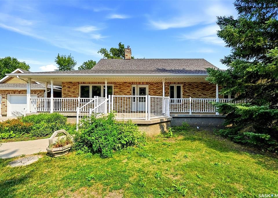 1st image of 292 Regina AVENUE