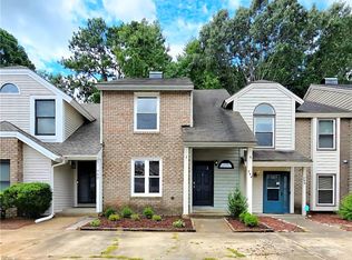 744 S Lake Cir, Chesapeake, VA 23322