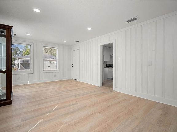 5th image of 1113 Kelly St