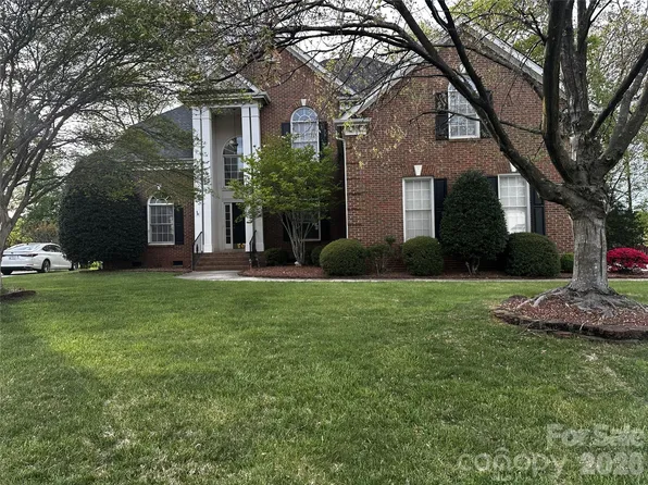 11025 Fountaingrove Dr, Charlotte, NC 28262