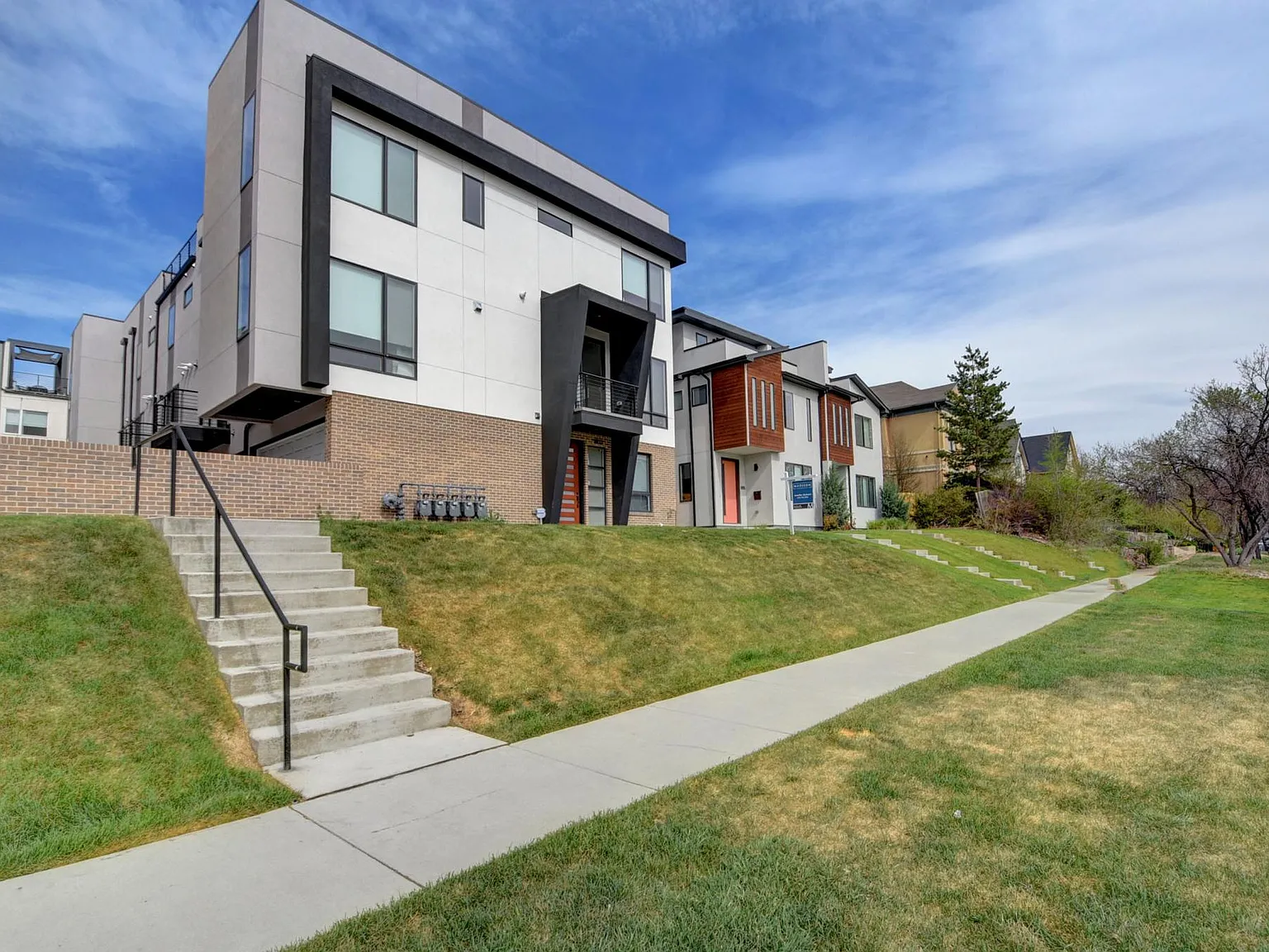1805 Grove St — Photo 4