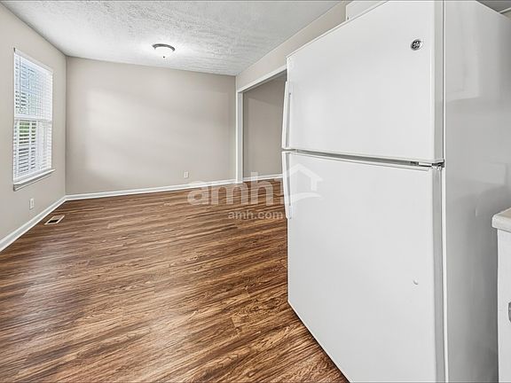 4th image of 2836 Islington Dr