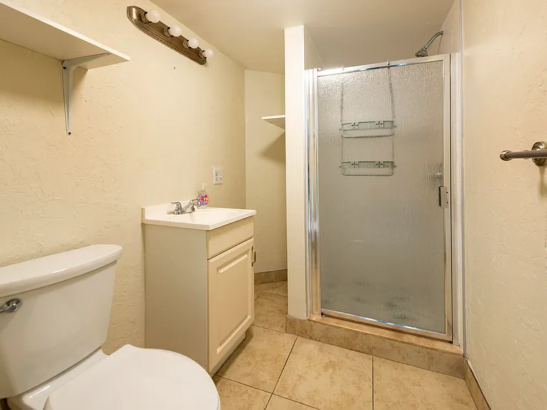 412 SE 17th St #FRONT — Photo 7