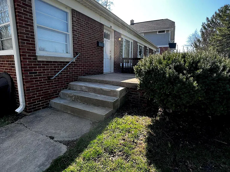 39 N Kitley Ave — Photo 3