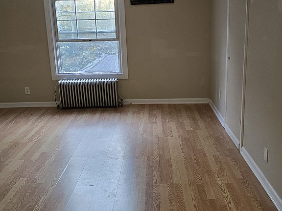 4th image of 28 Watson St
