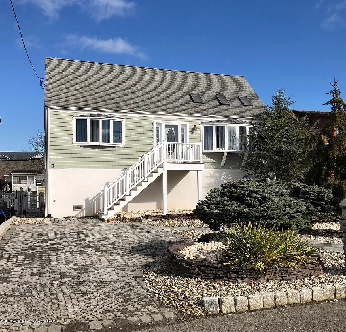 2105 Glenwood Dr photo 1