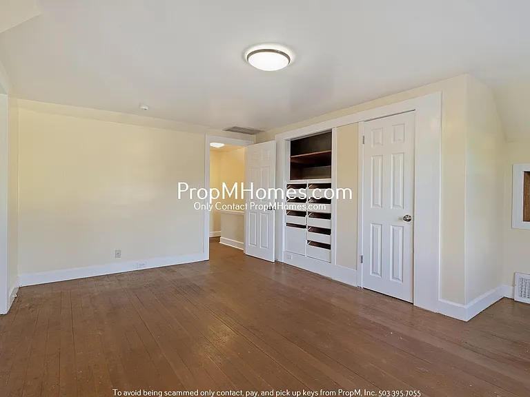 19825 SE Stark St — Photo 17