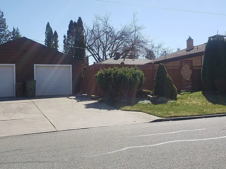 1803 E 40th Ave — Photo 4
