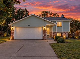 319 W Tomahawk St, Kechi, KS 67067