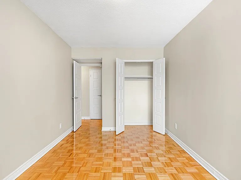 211 Wurtemburg St — Photo 40
