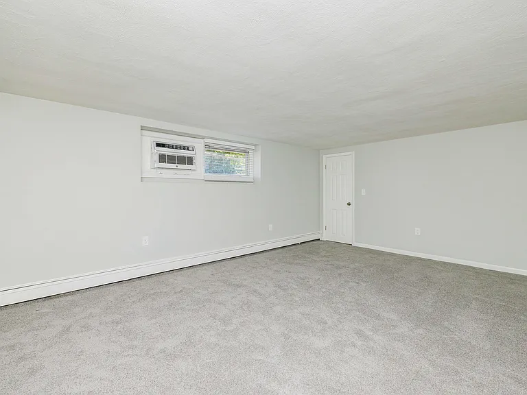 500 Victory Hwy #13 — Photo 5