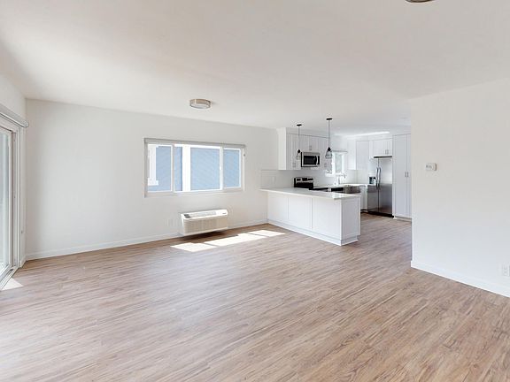 5th image of 435 D Ave APT C