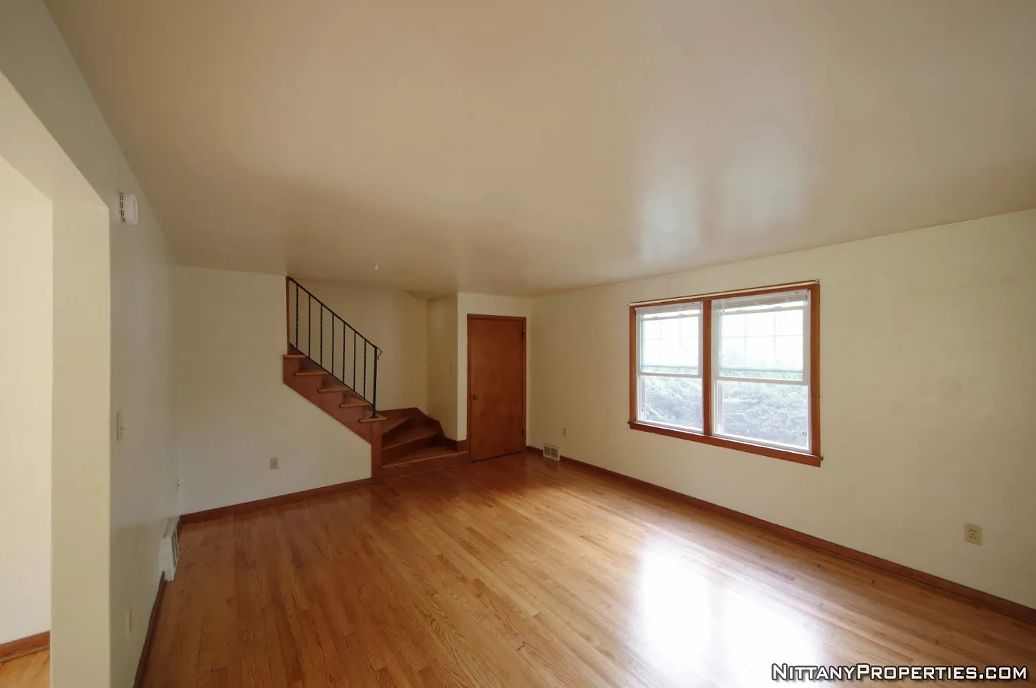 3 bed, 1.5 bath, 1300 sqft, $2,750 — Photo 2