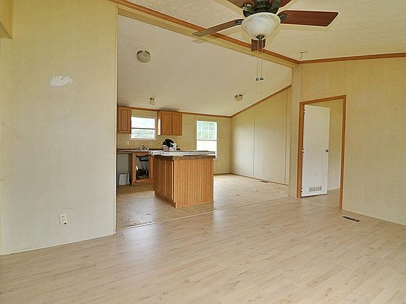 4th image of Green Meadow Dr