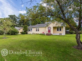 4 Peconic Trl, Flanders, NY 11901