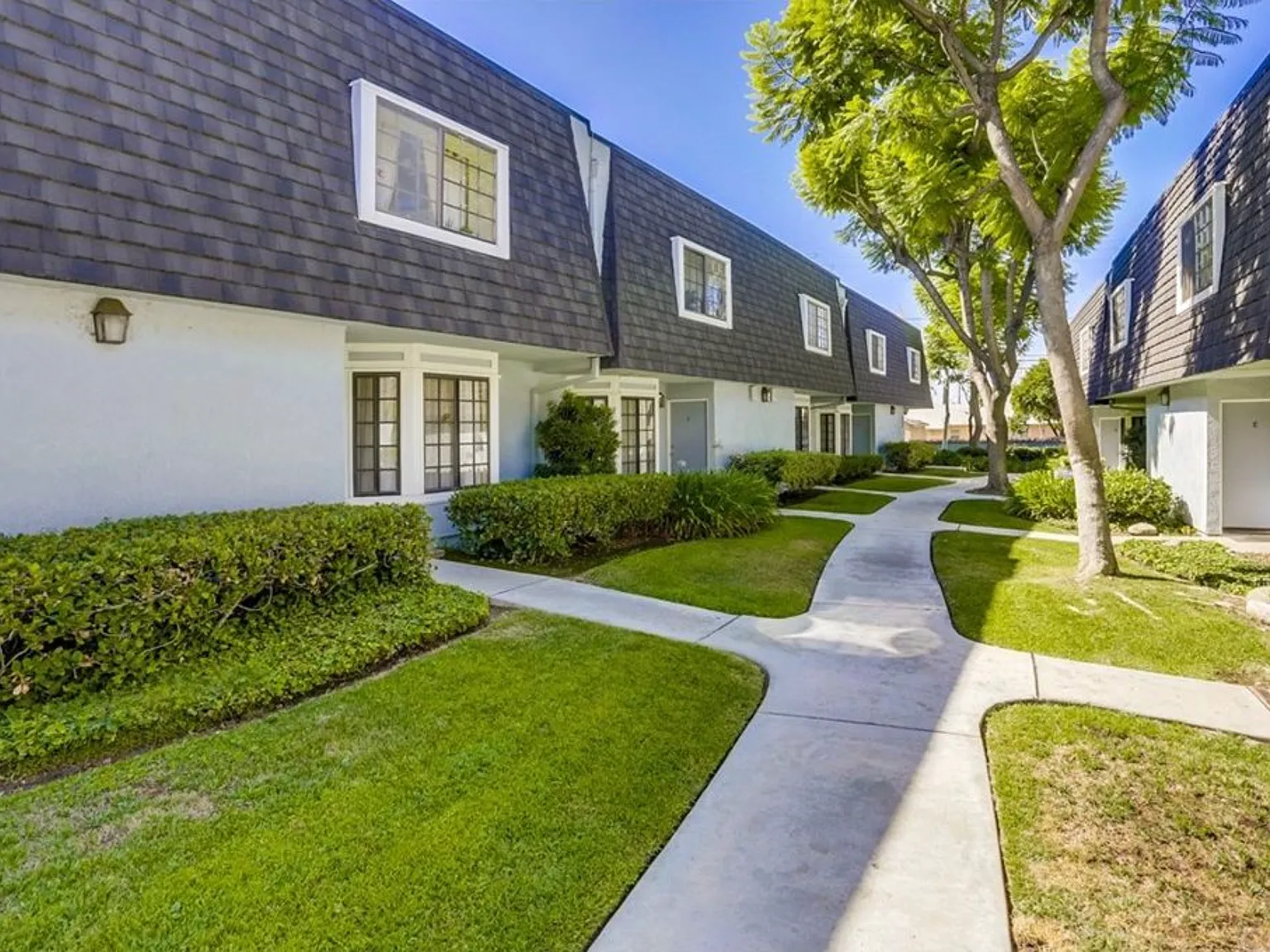 3 bed, 2.5 bath, 1330 sqft, $3,300 — Photo 1