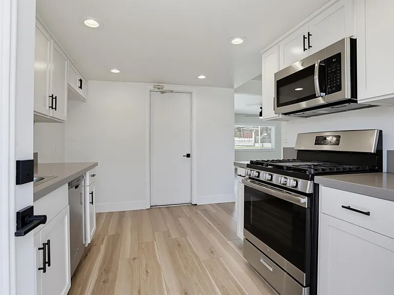 1463 Sweetwater Ln — Photo 14