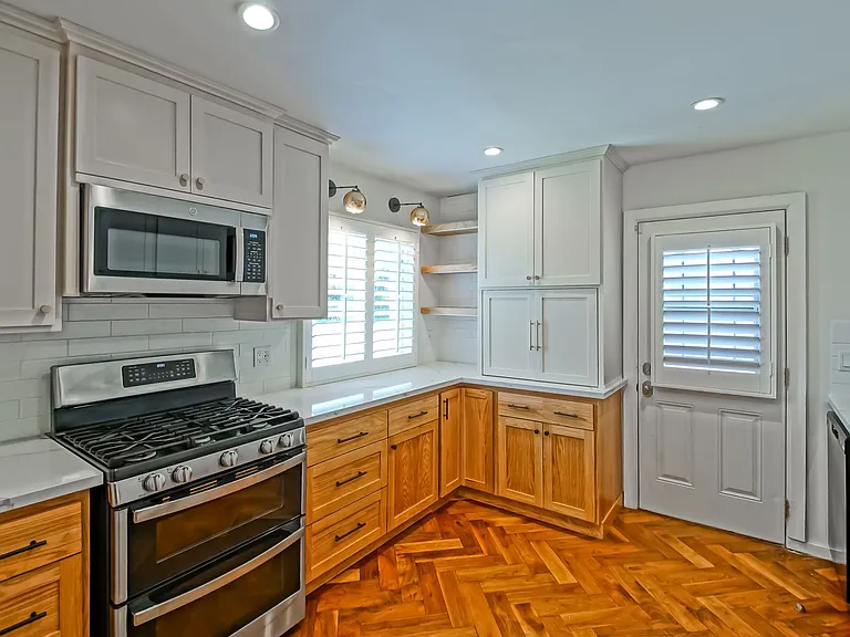 2621 Mathews Ave — Photo 14