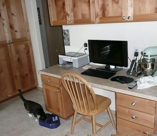 Built-in desk in kitchen