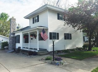 318 King St SE, Lowell, MI 49331