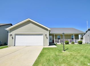 720 Agnes St, Washington, IL 61571