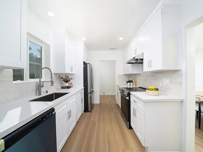 1026 La Presa Dr — Photo 6