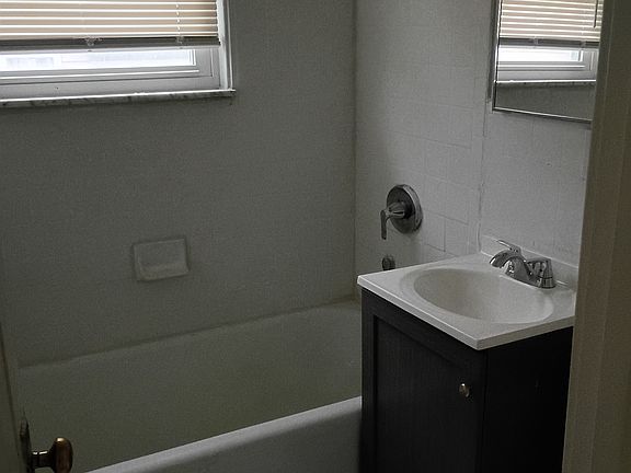 5th image of 316 W Saginaw St #1/2