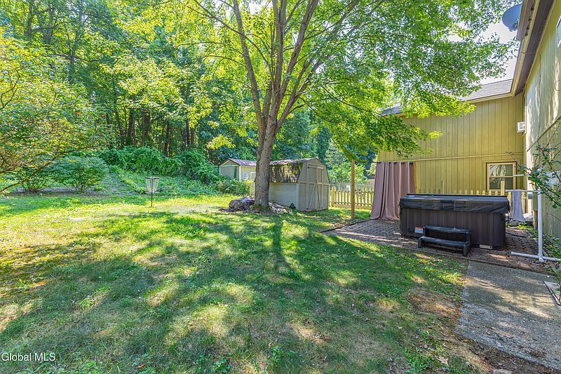 3rd image of 33 Thimbleberry Road
