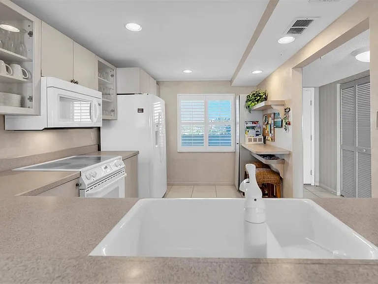 14950 Gulf Blvd #402 — Photo 7