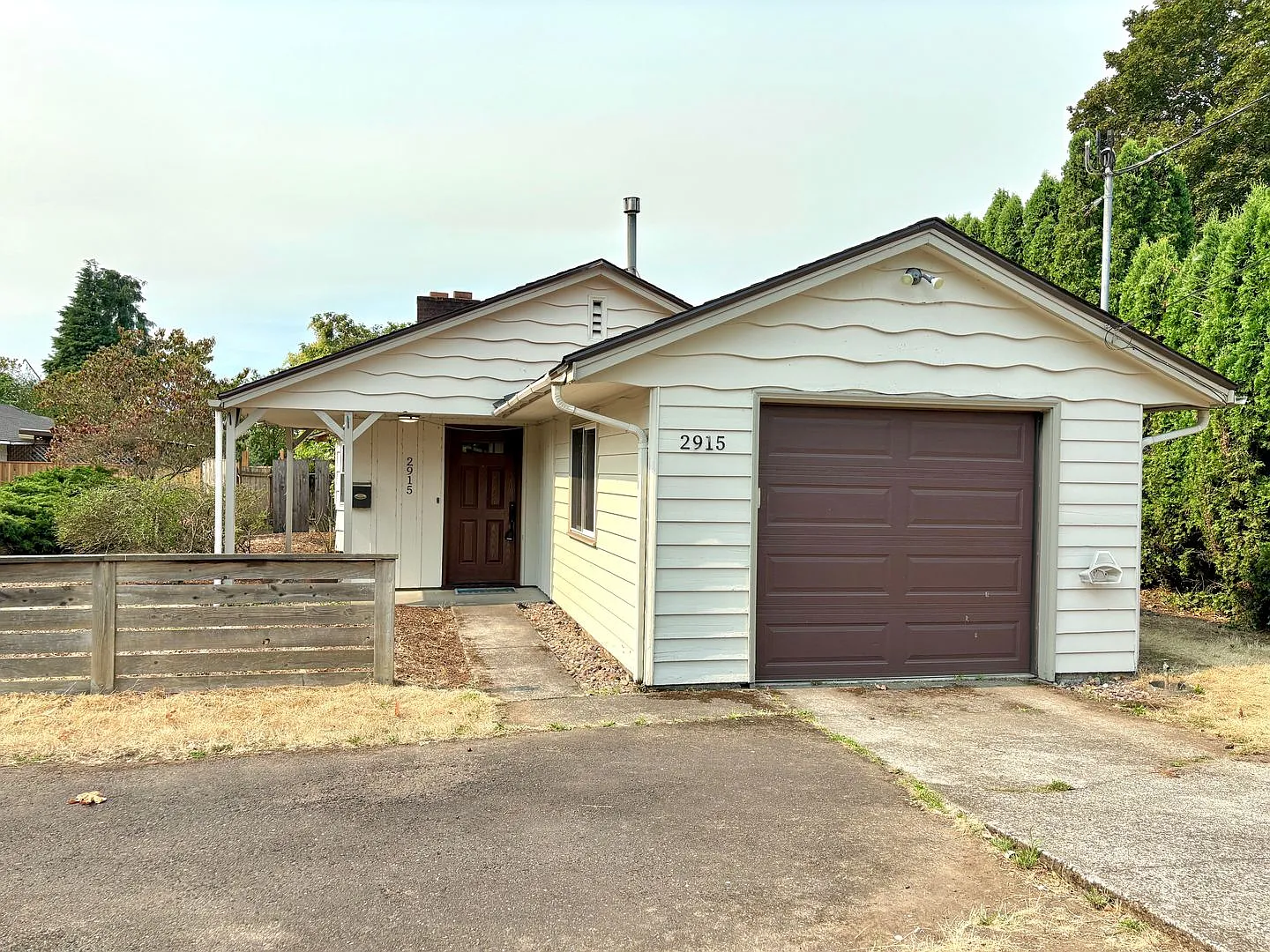 Madison South/Rocky Butte Home on Huge Lot with Attached Garage, Private Fenced Yard — Photo 1