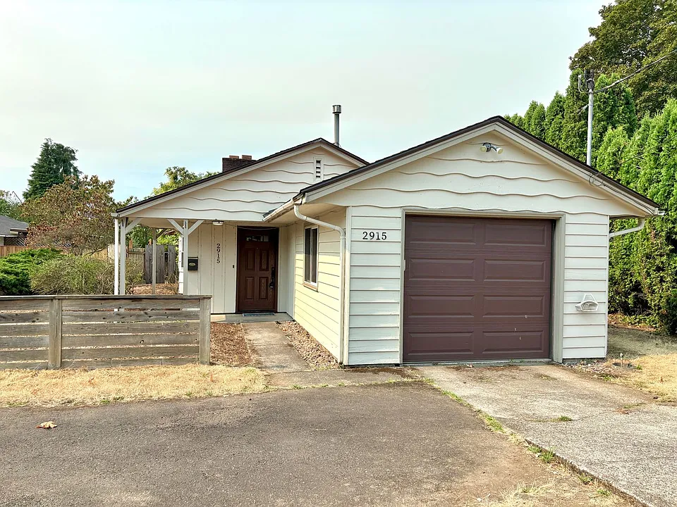 2915 NE Fremont Dr