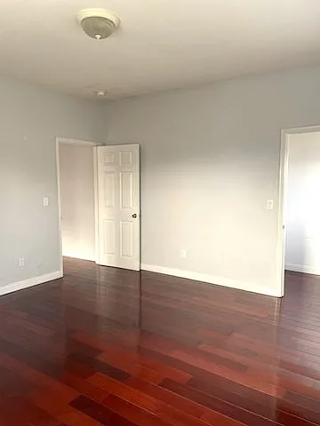 121 N Benton Way