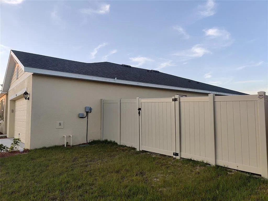 4 bed, 2.0 bath, 1828 sqft, $2,495 — Photo 3