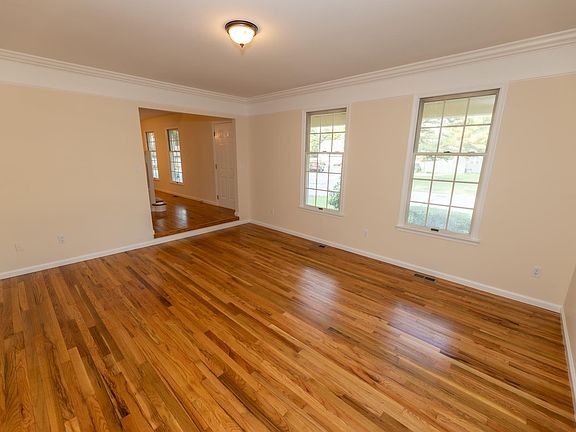 5th image of 560 Stonewall Dr