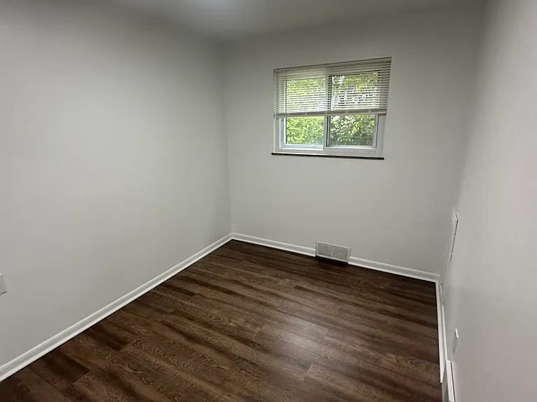726 Rodney St — Photo 11