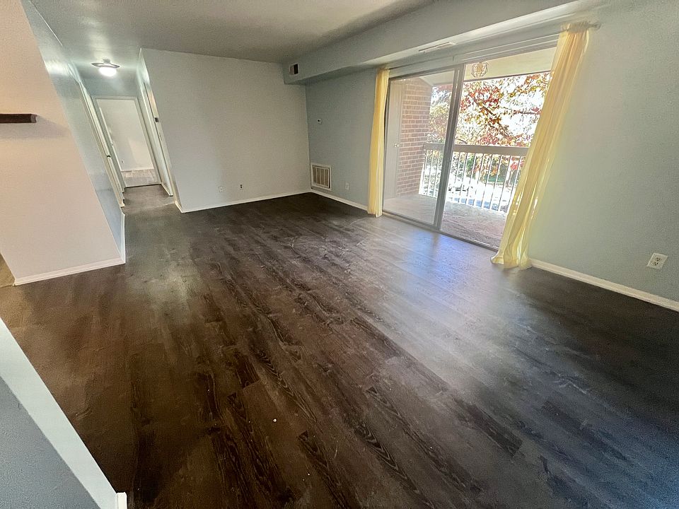 Family and Living room-Pic 1