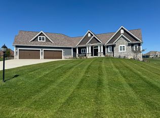 W272N6652 Ardeevin Ct, Sussex, WI 53089
