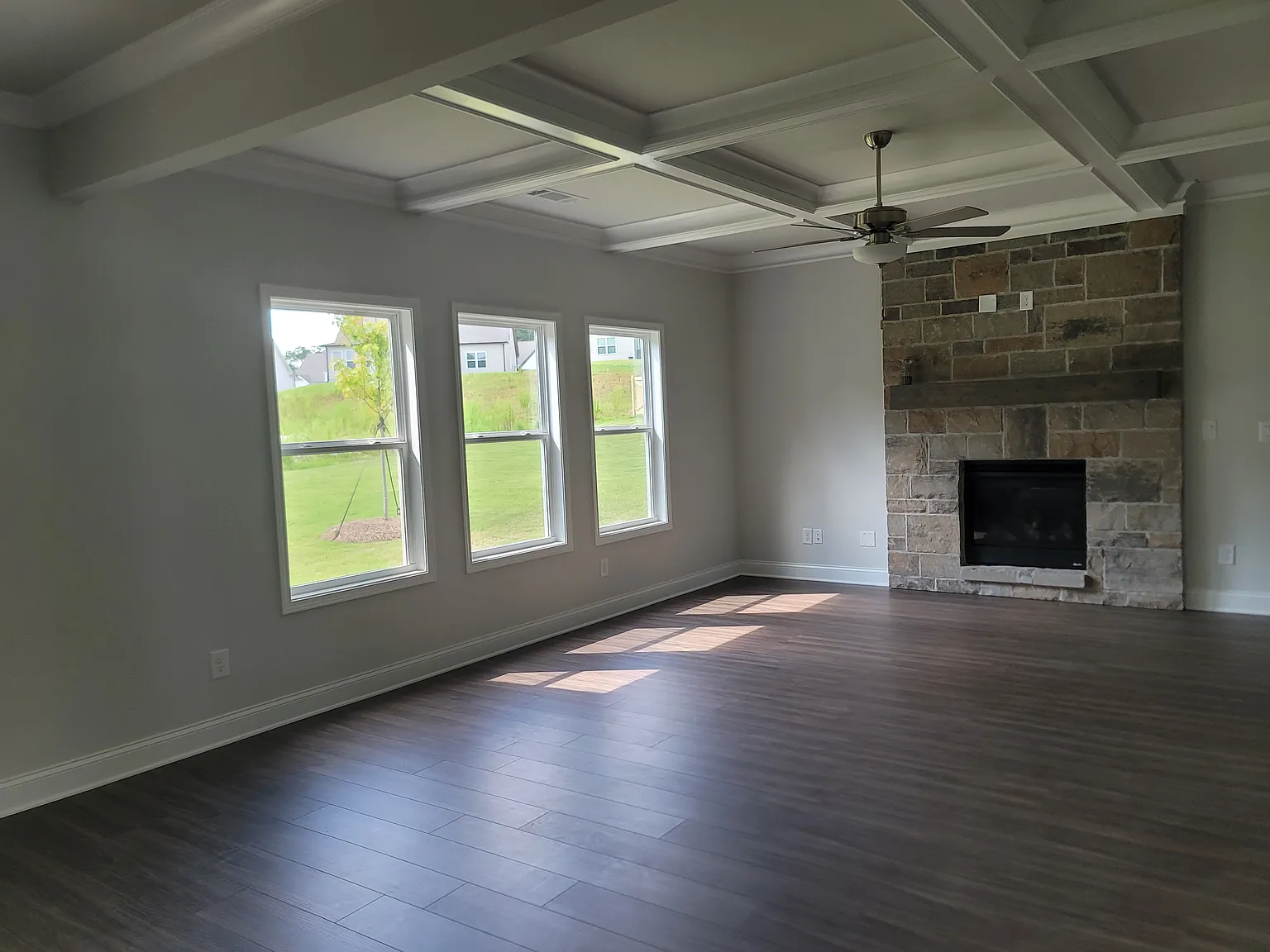 5 bed, 2338 sqft, $2,600 — Photo 3