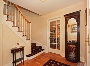 62 Huntington Rd, Garden City, NY 11530