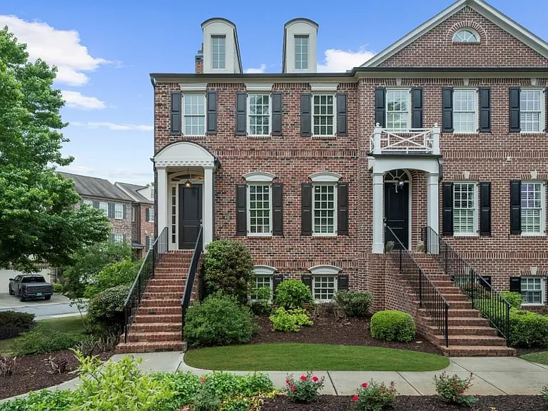410 Rose Garden Ln — Photo 1