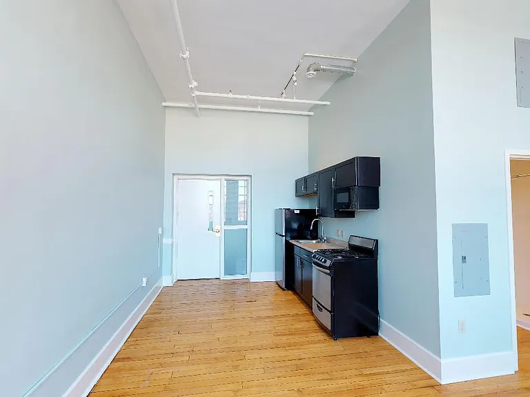 75 Bank St #216 — Photo 2