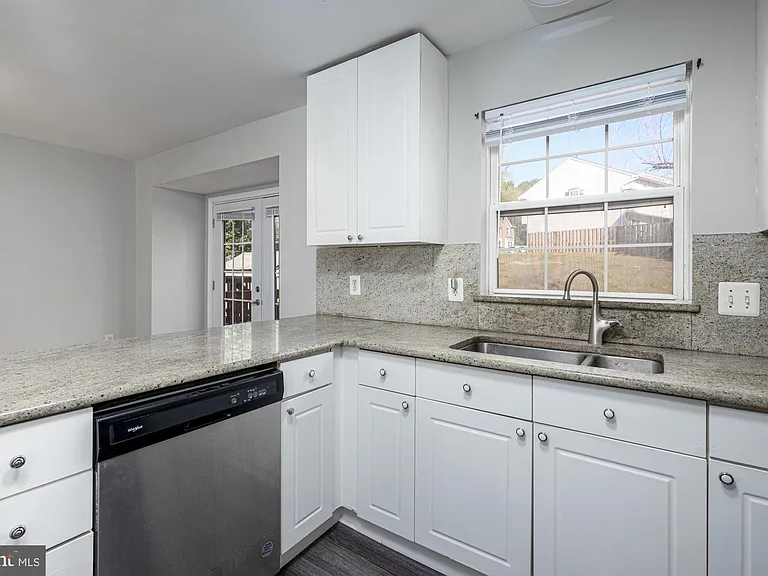 105 Brenwick Ct — Photo 9