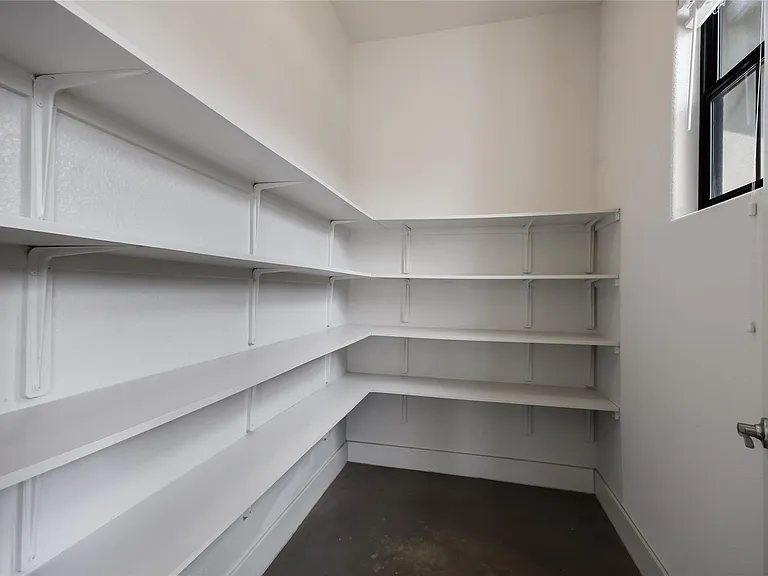 18400 Lakepoint Cv — Photo 14