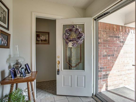 5th image of 2127 N Village Dr